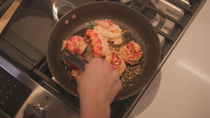 How to cook lobster meat in a pan